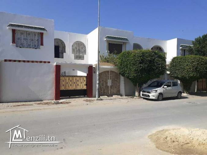 une villa jumelée a l'aouina