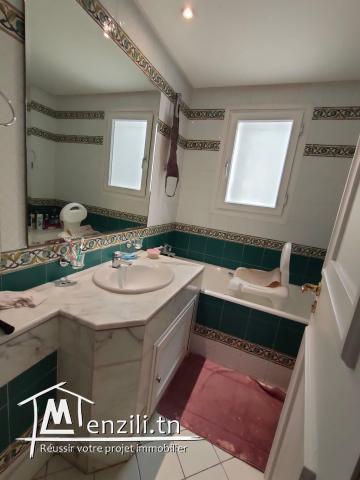 Spacieux S+4 de 289m² avec cellier et 2ppkg à Menzah8