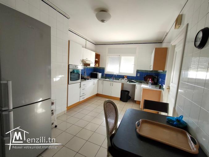 Spacieux S+4 de 289m² avec cellier et 2ppkg à Menzah8