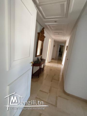 Spacieux S+4 de 289m² avec cellier et 2ppkg à Menzah8