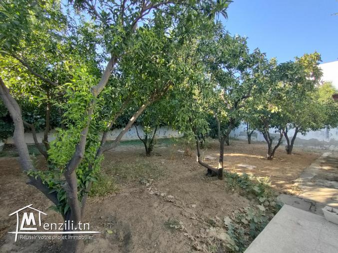 Villa S+4 plain pied avec un grand jardin