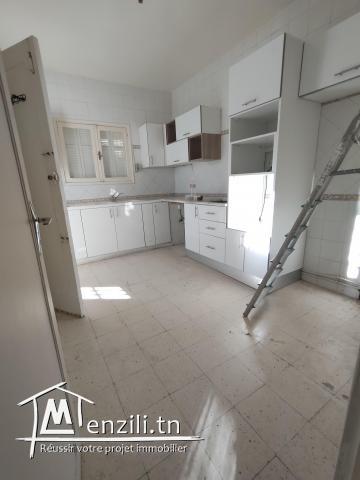 Villa S+4 plain pied avec un grand jardin