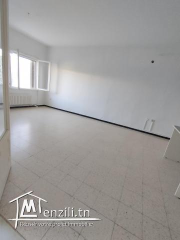Villa S+4 plain pied avec un grand jardin
