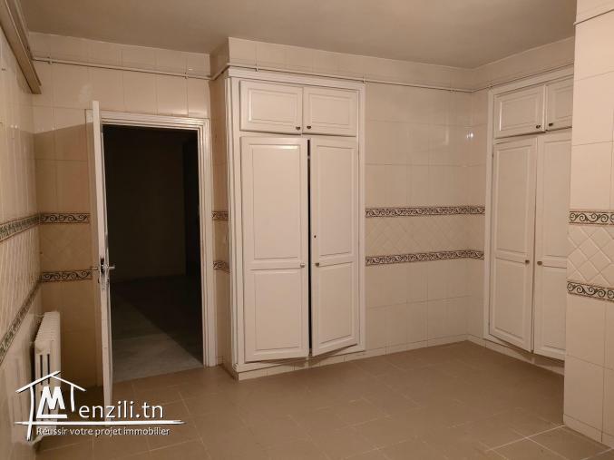 Spacieux S+3 de 200m2 à Ennasr 2