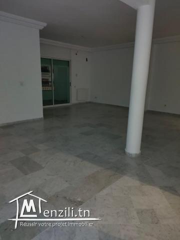 Spacieux S+3 de 200m2 à Ennasr 2