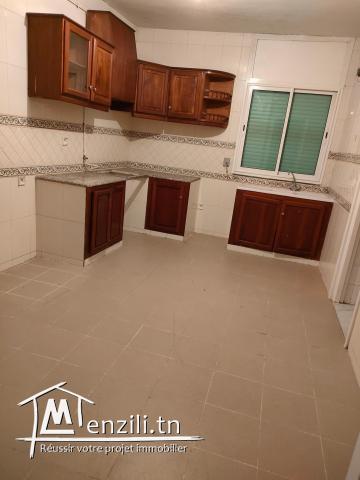 Spacieux S+3 de 200m2 à Ennasr 2