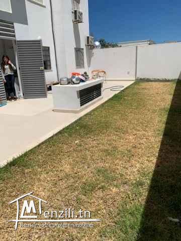 A vendre un appartement s2 avec jardins à l'aouina