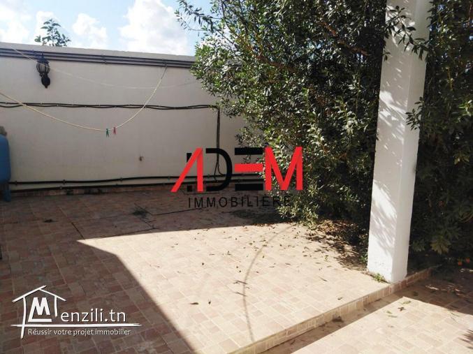 Spacieux RDC d'une villa meublé avec jardin et abri voiture