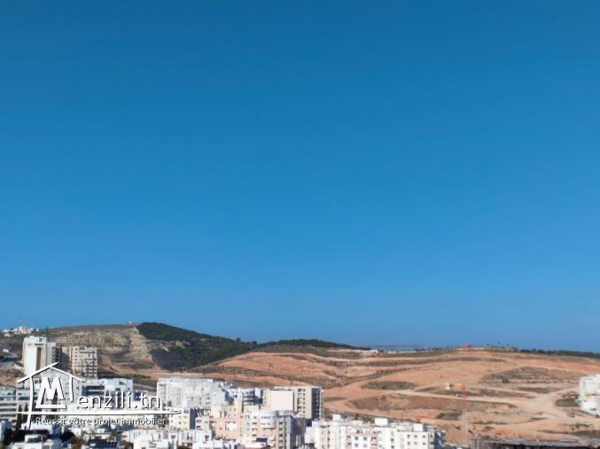 superbe S+2 2éme main , jamais habité a Ennasr 2