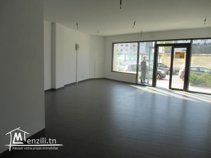 A louer une belle boutique à Montplaisir