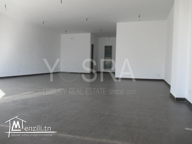 A louer une belle boutique à Montplaisir