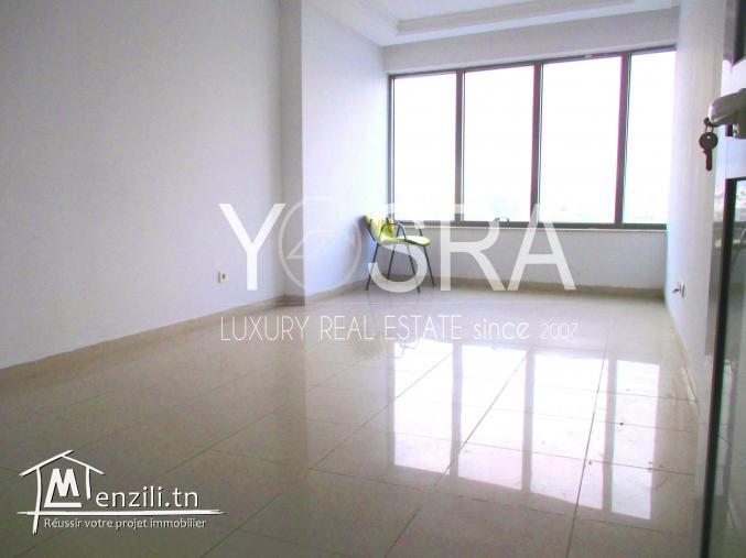 A louer un bureau accueil plus deux à Montplaisir