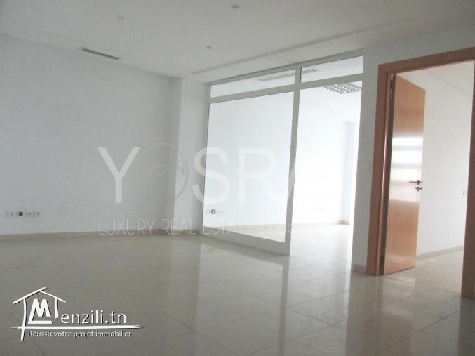 A louer un bureau accueil plus deux à Montplaisir