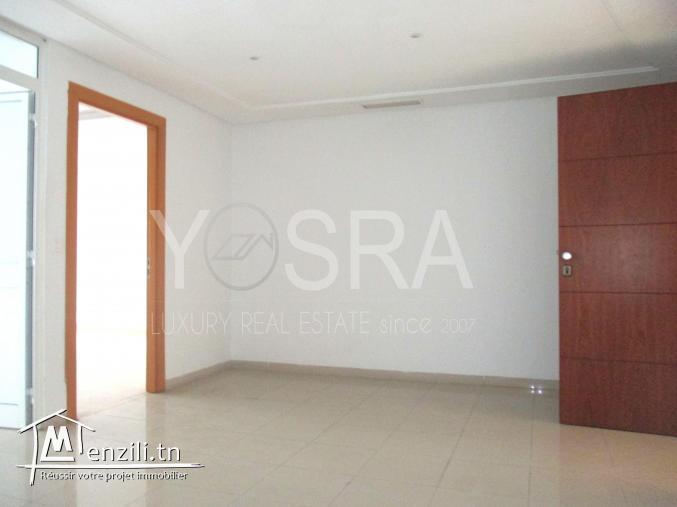 A louer un bureau accueil plus deux à Montplaisir