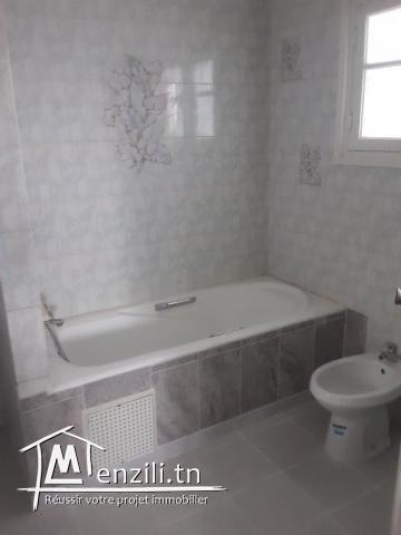 Av. Villa à 2 niveaux, route de Gammarth