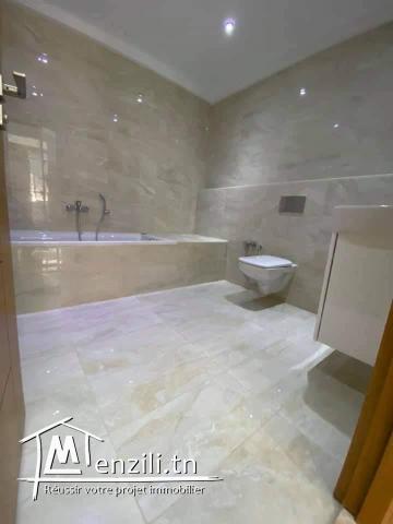 S+3 au centre de Tunis de 194m2 au RDC avec accès indépendant