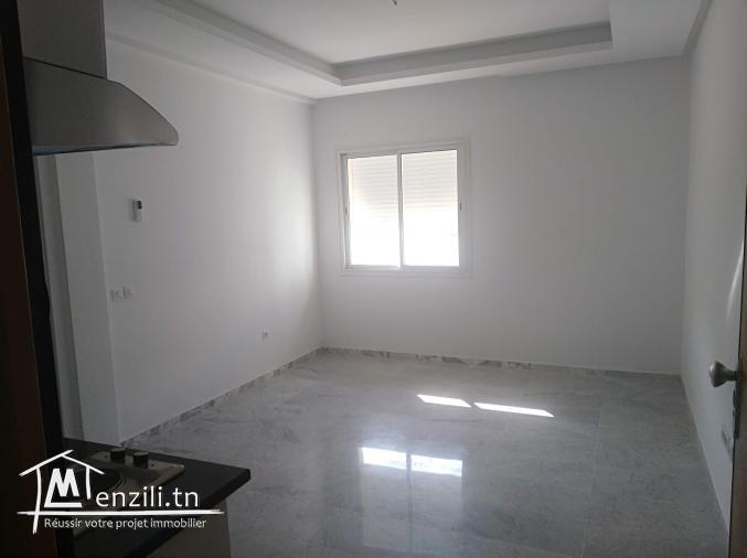 Coquet studio neuf HS à Ennasr 2
