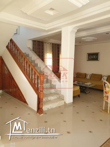 LOCATION D'UNE LUXUEUSE VILLA SUR DEUX NIVEAUX