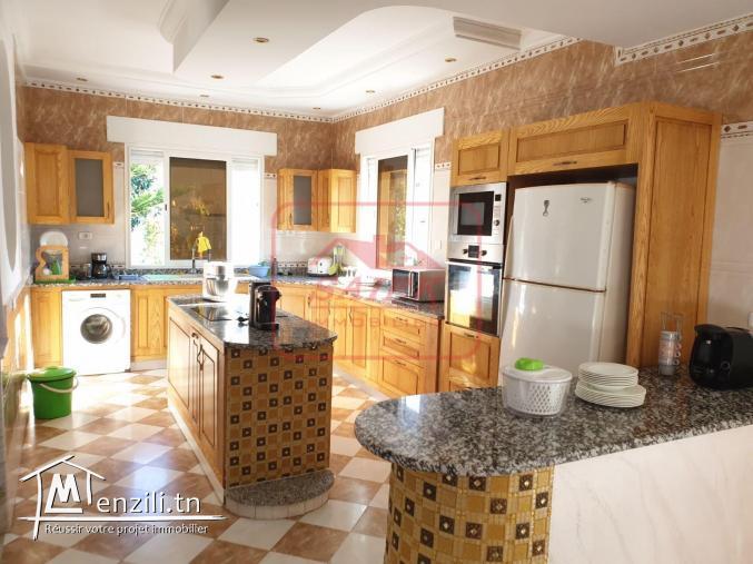 LOCATION D'UNE LUXUEUSE VILLA SUR DEUX NIVEAUX