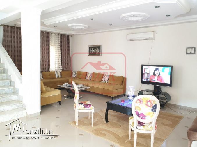 LOCATION D'UNE LUXUEUSE VILLA SUR DEUX NIVEAUX