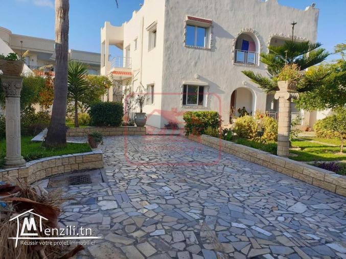 LOCATION D'UNE LUXUEUSE VILLA SUR DEUX NIVEAUX