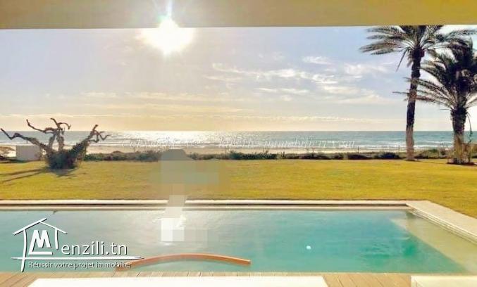 Villa de luxe pieds dans l'eau