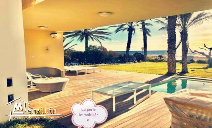 Villa de luxe pieds dans l'eau