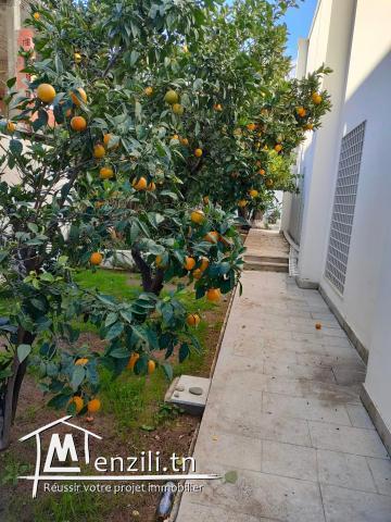 Villa de haut Standing avec piscine à Menzah 1