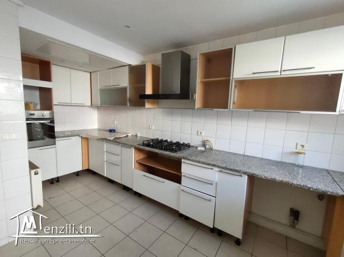 Villa de haut Standing avec piscine à Menzah 1