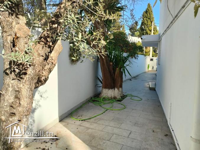 Villa de haut Standing avec piscine à Menzah 1