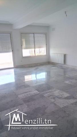 A vendre un appartement s+4 a cité l'wahatte