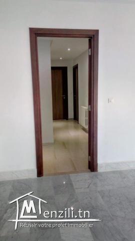 A vendre un appartement s+4 a cité l'wahatte