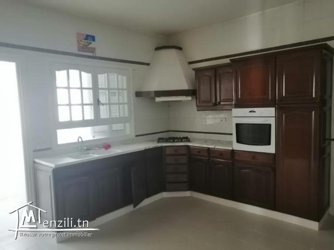 Étage de villa S+4 de 250m² à Menzah 6