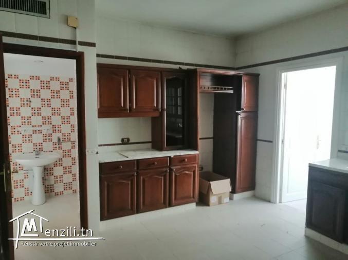 Étage de villa S+4 de 250m² à Menzah 6