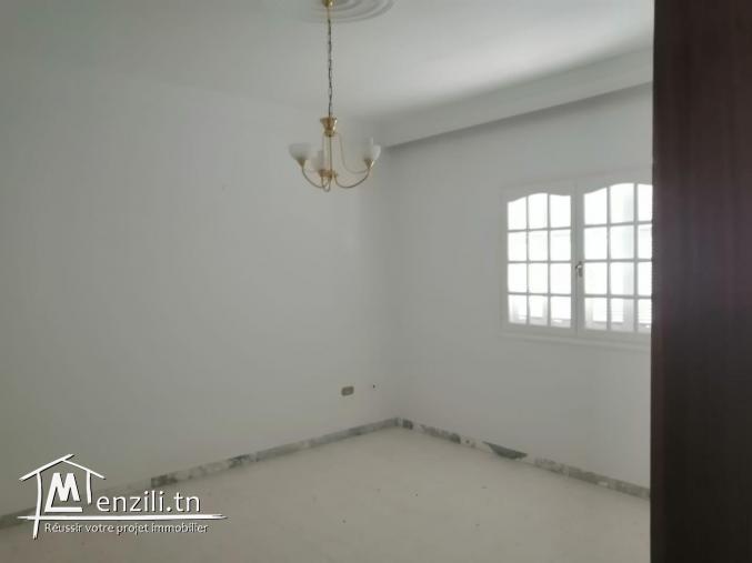 Étage de villa S+4 de 250m² à Menzah 6