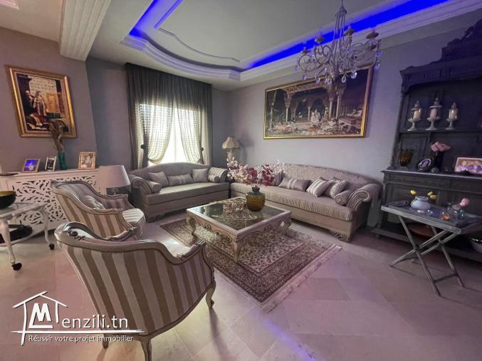 Une villa s4 de 450m² a vendre à la soukra