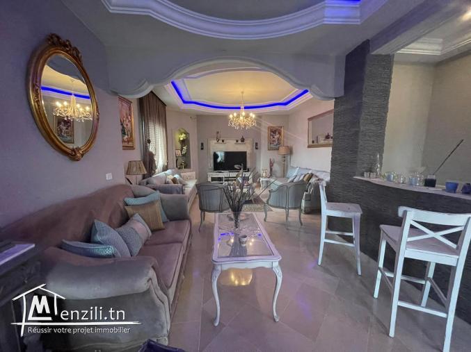 Une villa s4 de 450m² a vendre à la soukra