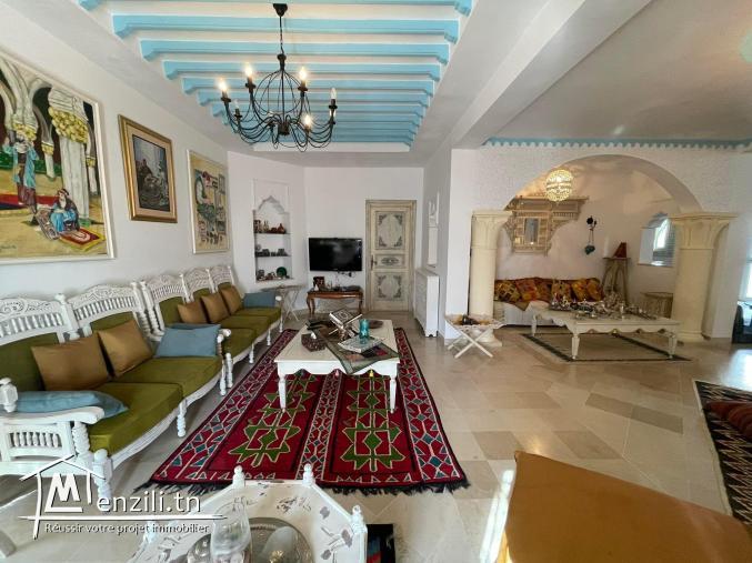 Une villa s4 de 450m² a vendre à la soukra
