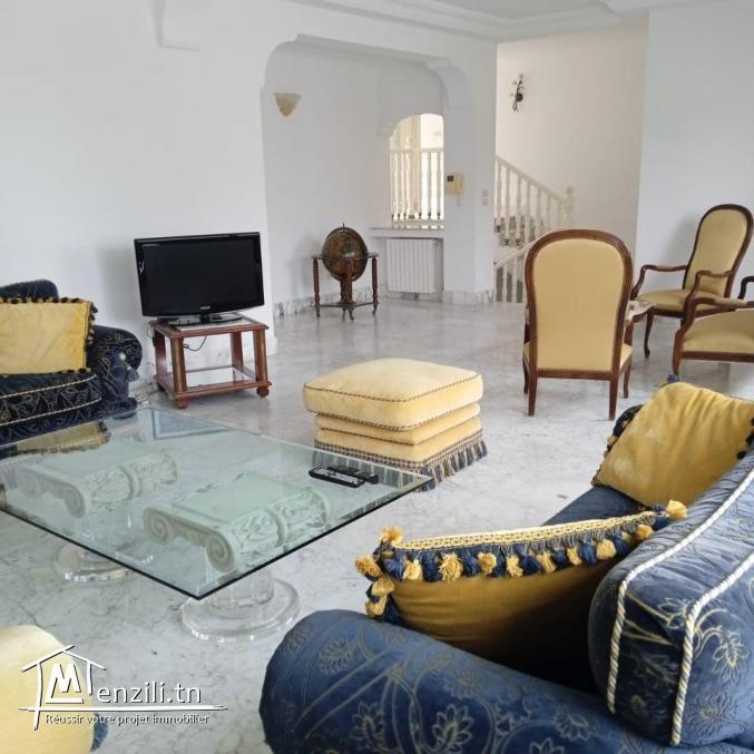 un triplex S+2 meublé à louer de 250m² à la marsa