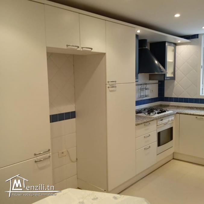 un triplex S+2 meublé à louer de 250m² à la marsa