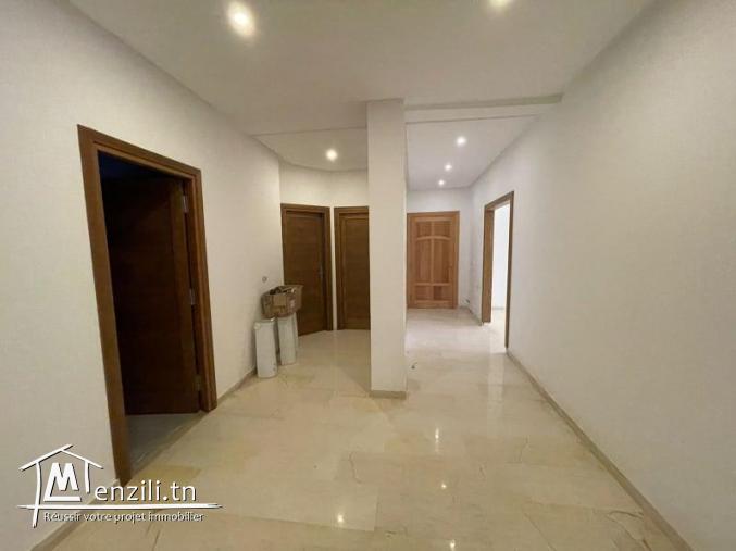 un appartement S3 de 185m²  a la soukra
