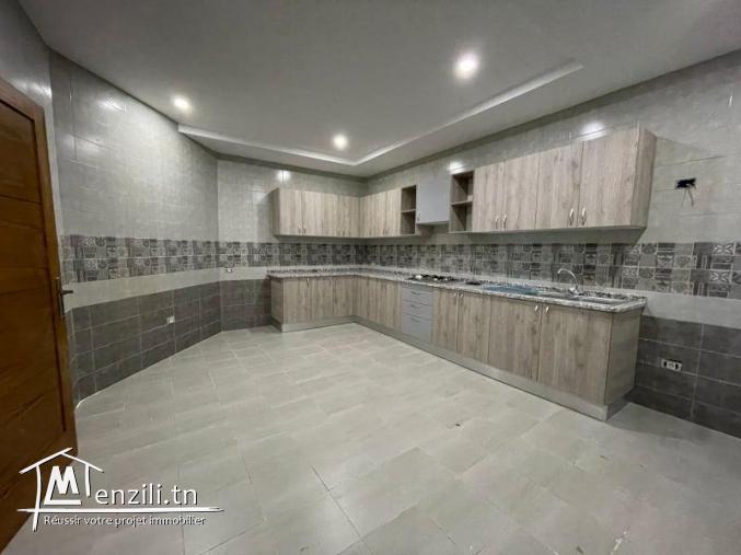 un appartement S3 de 185m²  a la soukra