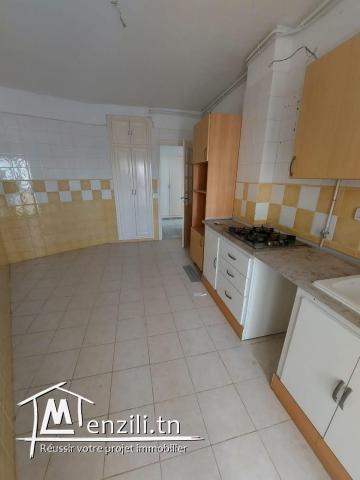 s+3 haut standing situé au 1er étage a menzah8