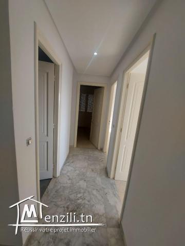s+3 haut standing situé au 1er étage a menzah8