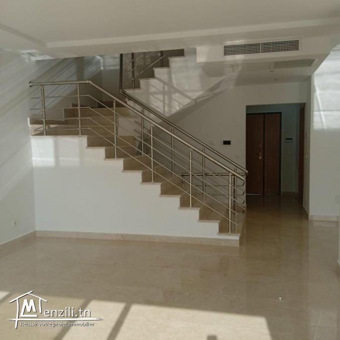 une villa S+5 sur 3 niveaux à vendre de 364m² à Gammarth