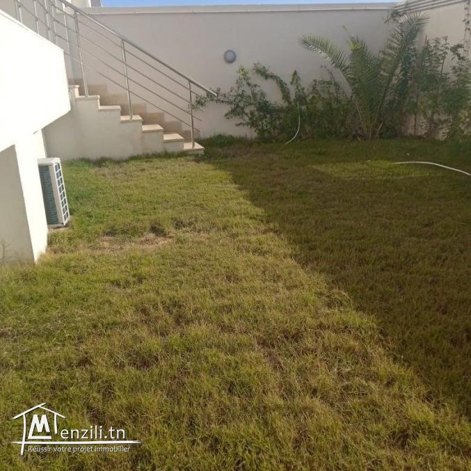 une villa S+5 sur 3 niveaux à vendre de 364m² à Gammarth