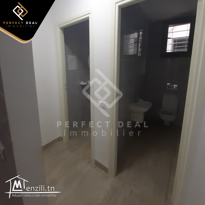 A louer un Bureau situé dans la zone industrielle du Kram (Lac 3).