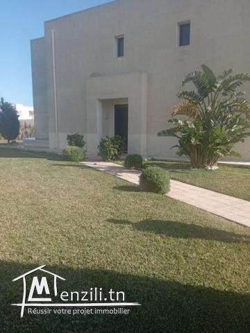 une villa S+7 à vendre de 640m² à Gammarth