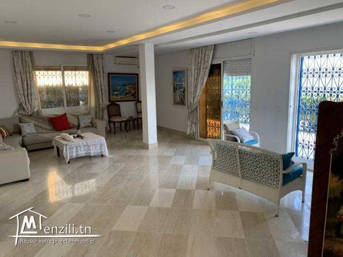 Luxury 2 Bedroom à Gammarth avec vue et access direct à une plage privé!