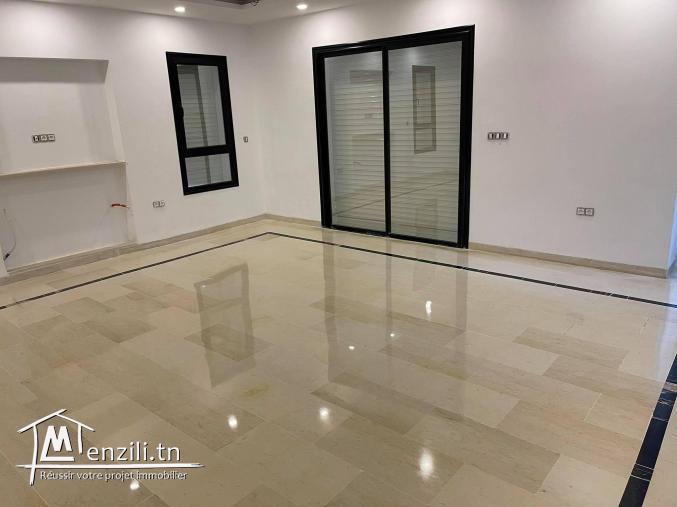 A vendre à HAMMAMET(Monchar) une villa de 245 m2/500m2